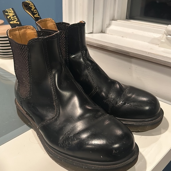 Doc Marten Chelsea Boots size 7! - Picture 4 of 4